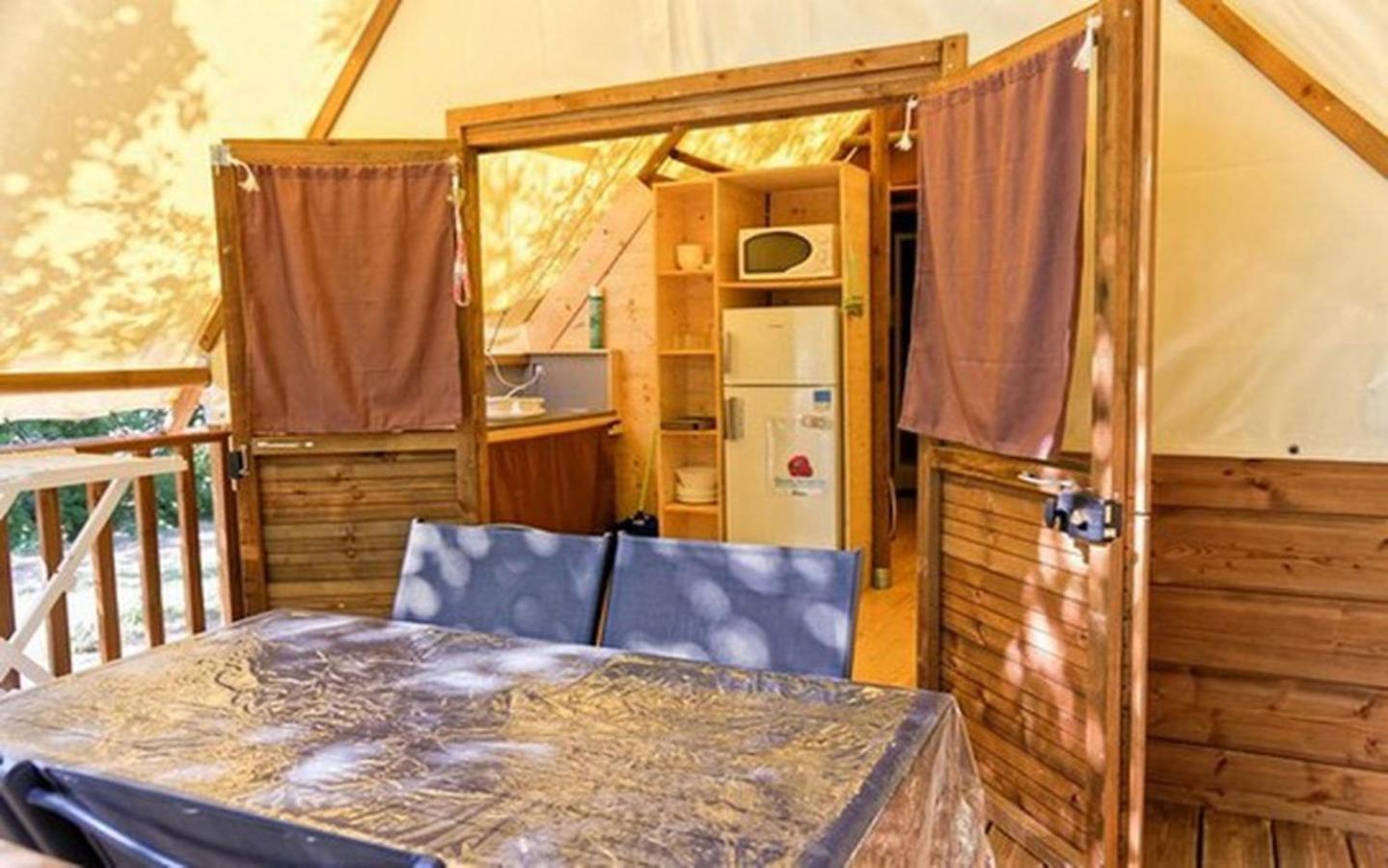 Camping Les Rives Du Lac De Vinca 외부 사진