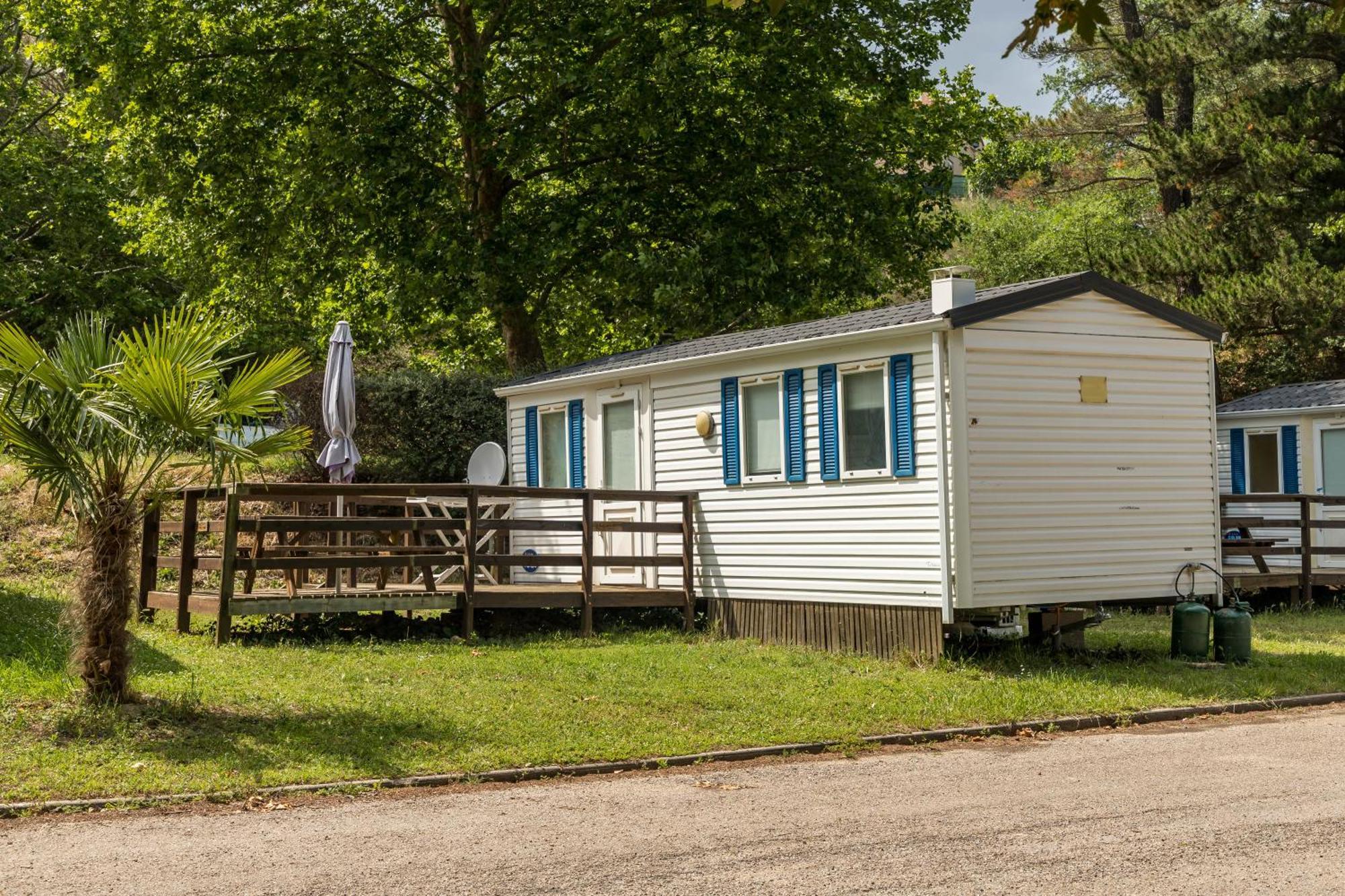 Camping Les Rives Du Lac De Vinca 외부 사진