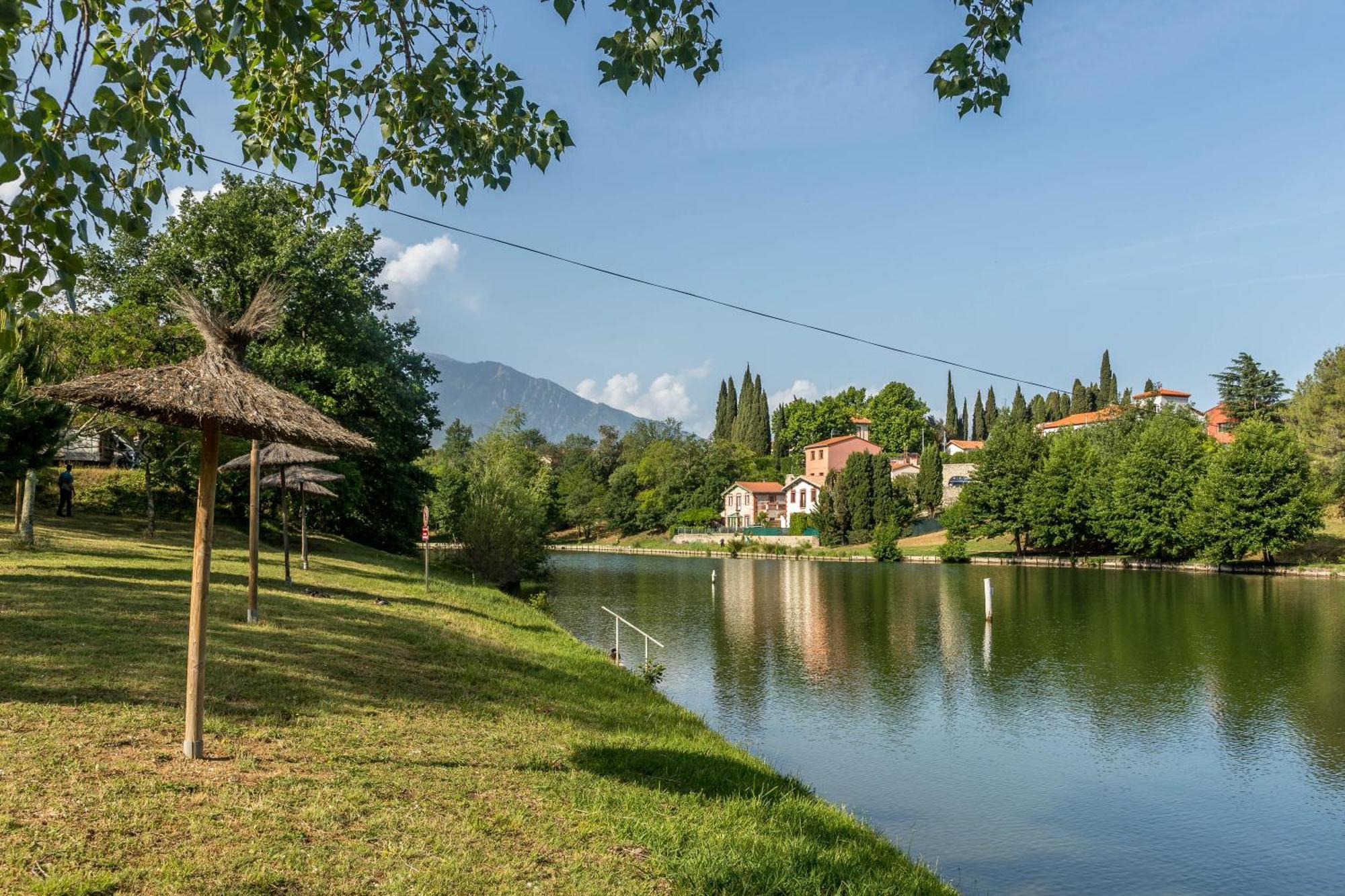 Camping Les Rives Du Lac De Vinca 외부 사진